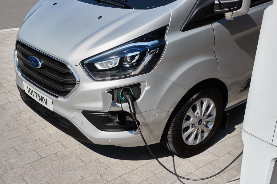 Детали экстерьера Ford Transit Custom PHEV LWB 2018 года  (EU) (фото 10 из 10)